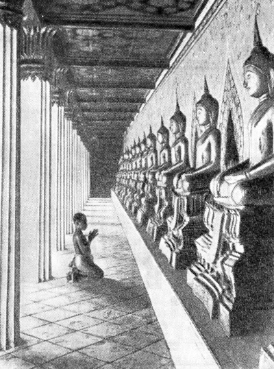 20. Бангкок. Ват Сутат. Галерея будд. XIX в.